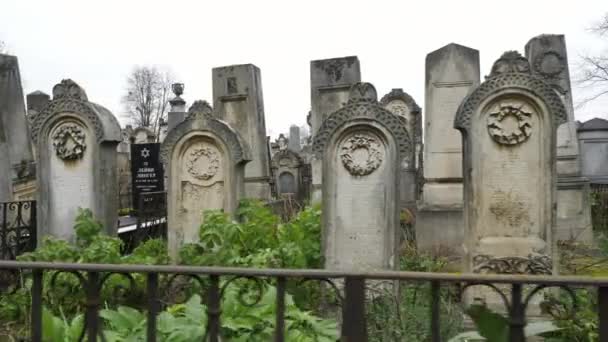 Yahudi Mezarlığındaki Mezar Taşları — Stok video