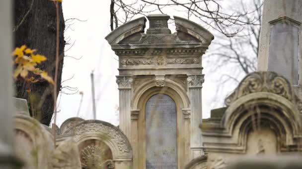 Grafsteen Een Joodse Begraafplaats — Stockvideo