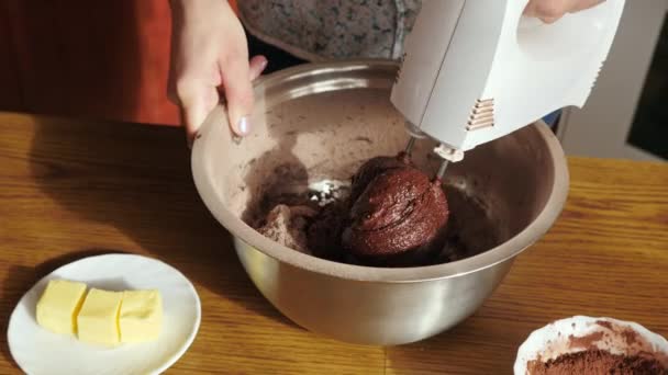 Mescolare Gli Ingredienti Della Torta Fino Quando Incorporato — Video Stock