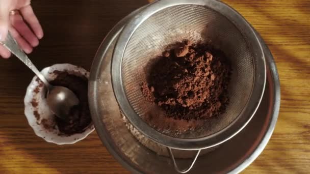 Setacciando Insieme Cacao Polvere Farina — Video Stock