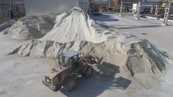 Çalışan Kazıcılı Çimento Fabrikası — Stok video