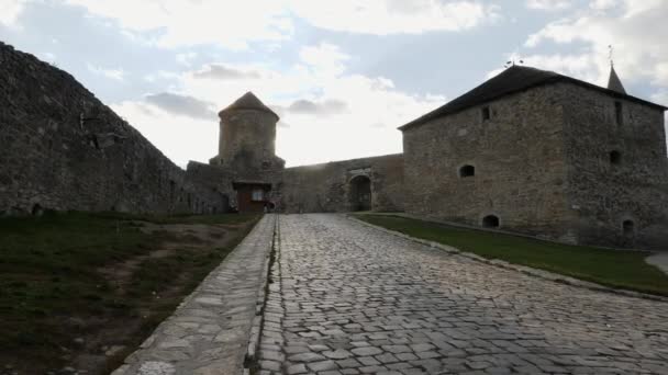 Alley Leading Kamianets Podilskyi Castle — Stock Video