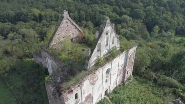 Hoge Hoek Uitzicht Van Een Geruïneerde Kerk — Stockvideo