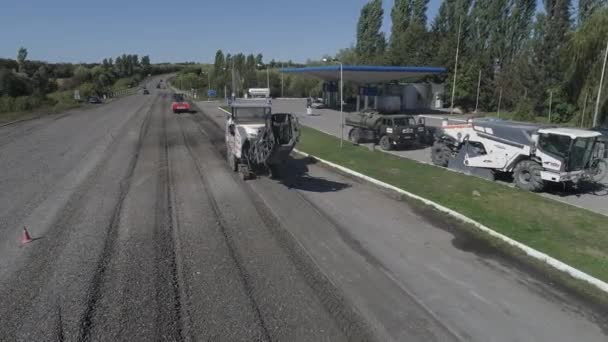 Wegenbouwplaats Buurt Van Een Tankstation — Stockvideo