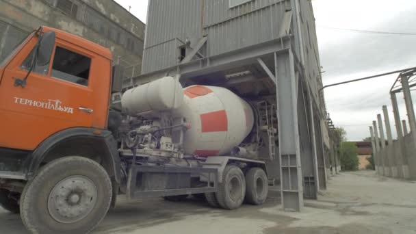 Loading Cement Truck — Stock Video