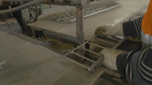 Man Welding Iron Bars — Stock Video