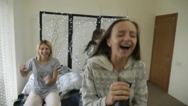 Chicas Bailando Cantando — Vídeo de stock