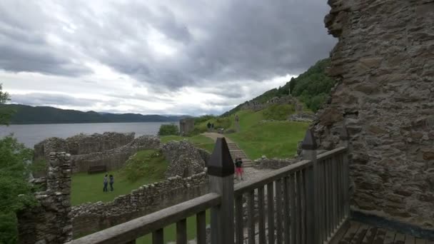 Schloss Urquhart Vom Balkon Aus Gesehen — Stockvideo