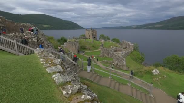 Loch Ness Gölü Nün Batı Kıyısındaki Kalıntılar — Stok video