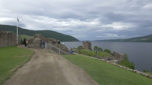 Touristes Château Urquhart — Video