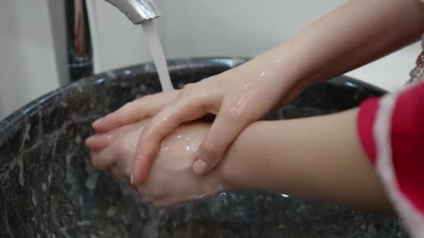 Mujer Lavándose Las Manos — Vídeos de Stock
