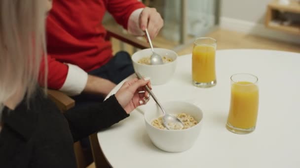 自宅での朝食の映像 — ストック動画