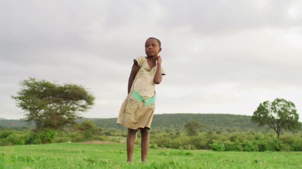Una Chica Masai Cerca — Vídeos de Stock