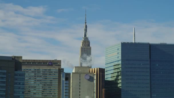Empire State Building Visto Atrás Hospital — Vídeo de Stock