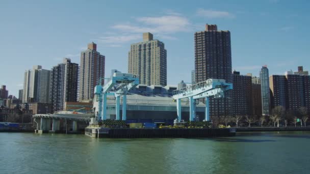 Rhinelander Útes Budovy Podél Řeky New Yorku Usa — Stock video