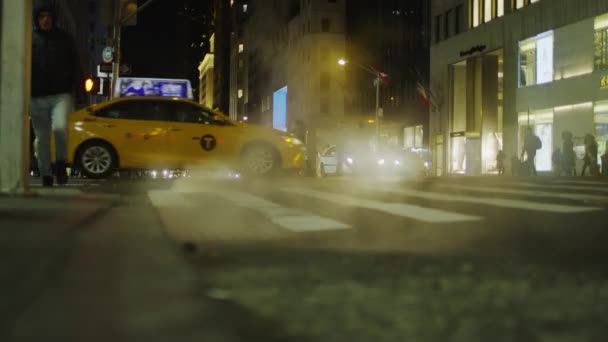 Guidare Camminare Strada Notte New York Usa — Video Stock