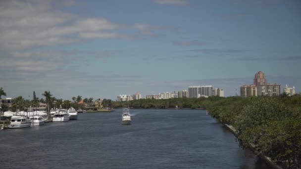 Río Con Barcos Paisaje — Vídeos de Stock