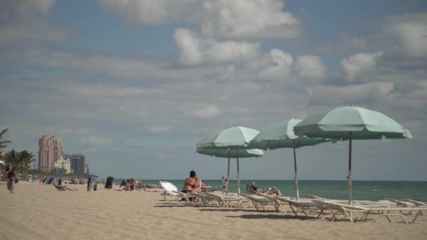 Relaxando Praia Tarde — Vídeo de Stock
