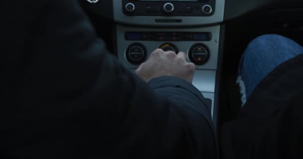 Holding Hands Car — Stockvideo