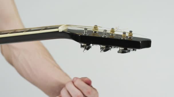 Adjusting Guitar Strings — Stok video