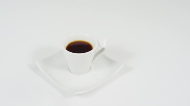 Sütit Tenni Egy Kávéscsésze Mellé — Stock videók