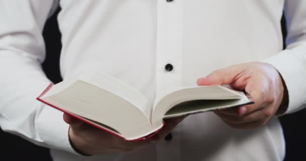 Person Reading Pages Book — Vídeo de Stock