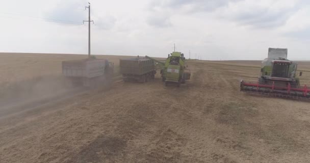 Letecký Pohled Vykládku Traktoru — Stock video