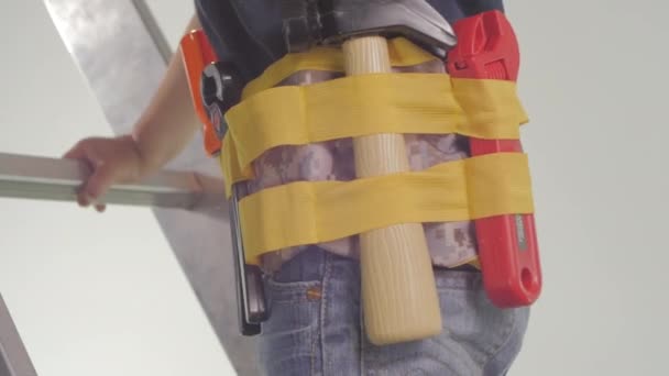 Outils Construction Jouets Suspendus Dans Une Ceinture Outils — Video