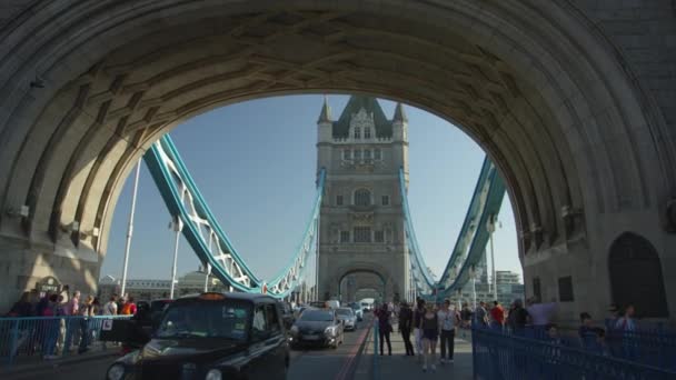 Traffic Tower Bridge — Stock Video