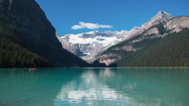 Banff Ulusal Parkı 'ndaki bir gölün zamanı