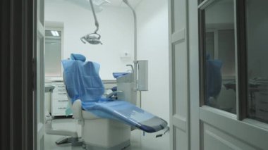 Bir dişçi odasında sandalye.