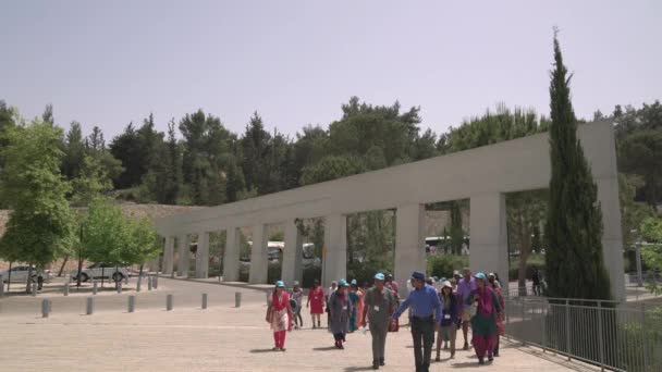 Turisti Visita Yad Vashem — Video Stock