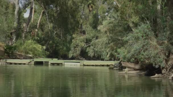 Río Jordán Con Árboles Paseo Marítimo — Vídeos de Stock