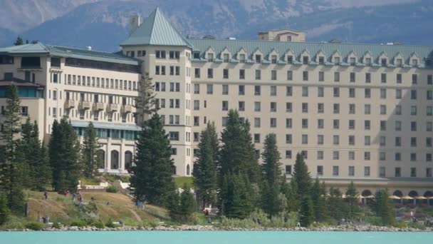 Pan Rechts Uitzicht Het Chateau Lake Louise — Stockvideo