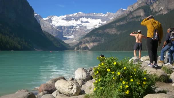 Pessoas Que Visitam Lago Louise — Vídeo de Stock