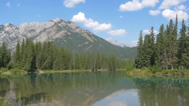 Jezero Národním Parku Banff — Stock video