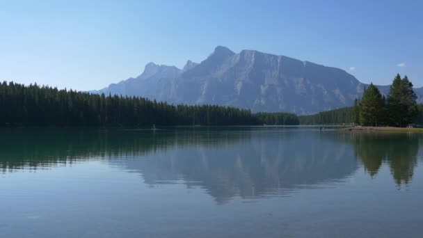 Dois Jack Lake Parque Nacional Banff — Vídeo de Stock