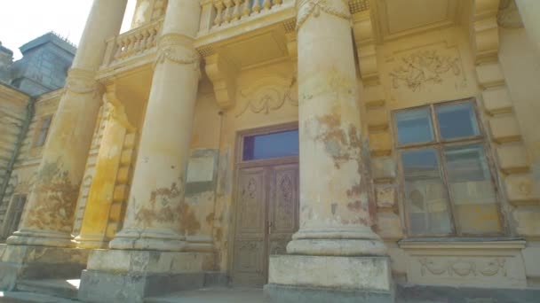 バデニ宮殿の入り口 旅行のコンセプト — ストック動画
