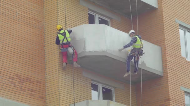 Workers Painting Balconies Block — Stock Video