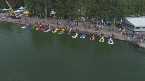 Luchtfoto Van Raceboten Aan Waterkant — Stockvideo