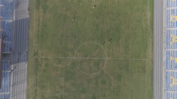 Futbol Sahasındaki Oyuncuların Hava Görüntüsü — Stok video