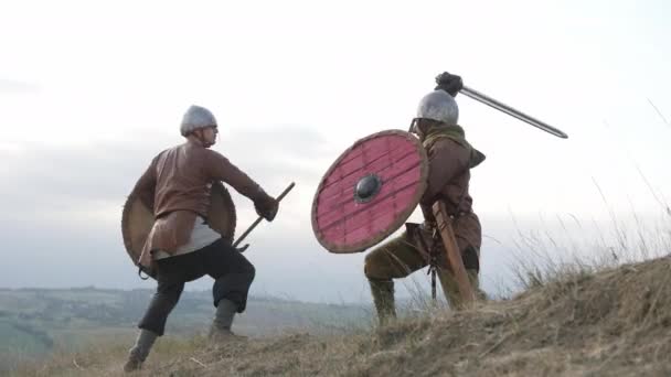 Men Medieval Costumes Fighting Outdoors — Stock Video