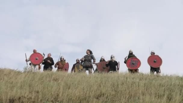 Vikingové Připraveni Boji Kopci — Stock video