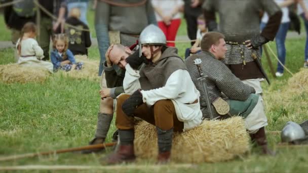 Men Medieval Costumes Resting — Stock Video