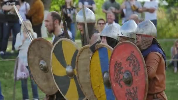 Ortaçağ Askerlerinin Performansı — Stok video