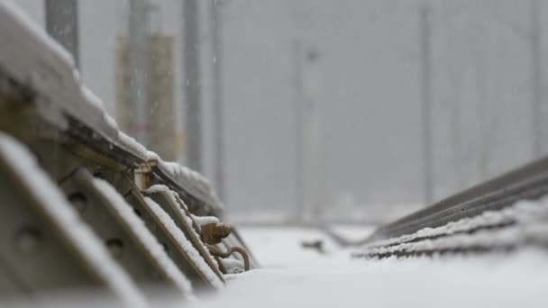 火车铁轨在雪中 — 图库视频影像