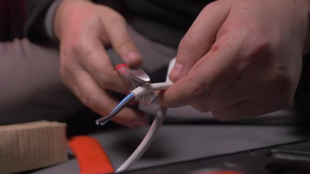 Hands Cutting Wire Mini Shears — Stock Video