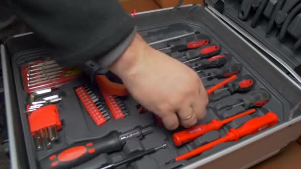 Outils Dans Une Boîte Close — Video