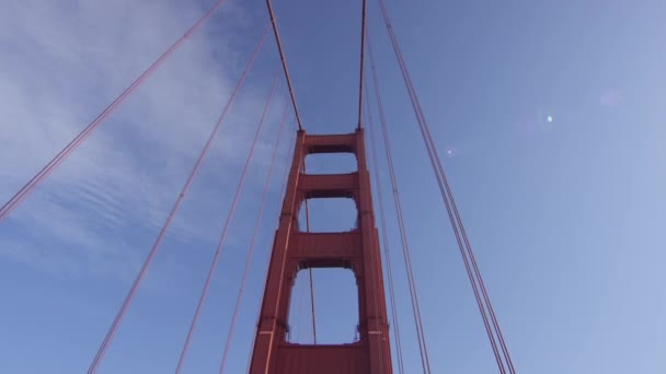 Golden Gate Köprüsü Alçak Açı — Stok video