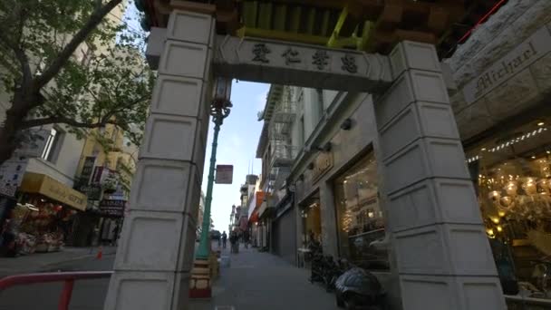 Passerar Genom Drakporten Chinatown — Stockvideo